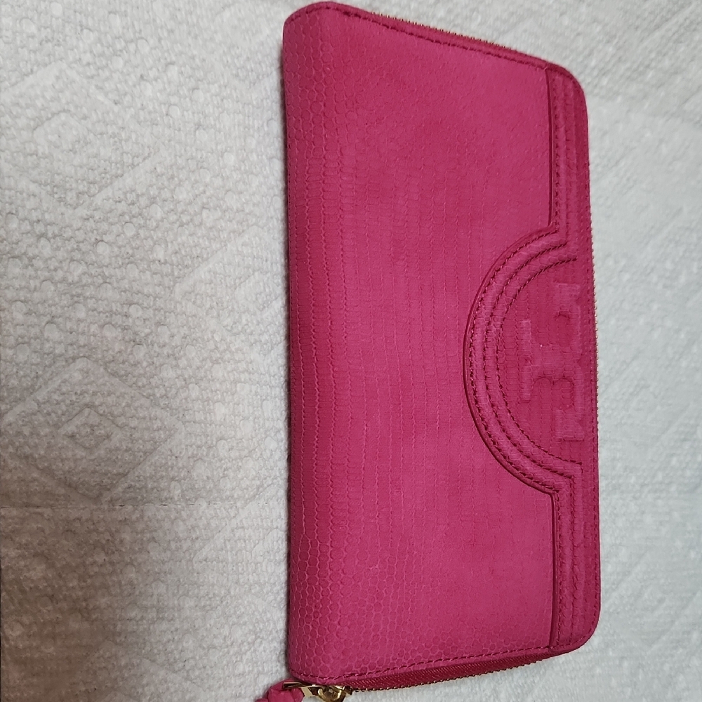 Tory Burch Large Zip Leather Robinson Wallet